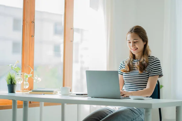 Asian Young Woman Working Laptop Computer Financial Documents Home Online — Foto de Stock