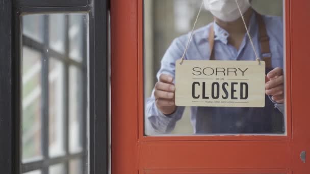 Caucasian Man Wearing Mask Apron Turns Sign Closed Open Entrance — Vídeos de Stock