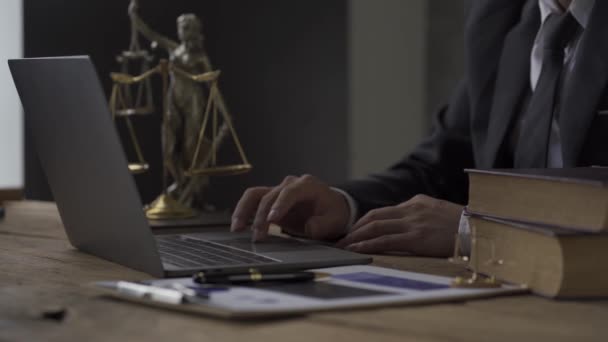 Online Legal Consultation Concept Lawyer Prints Internet Message Laptop Judge — Stockvideo