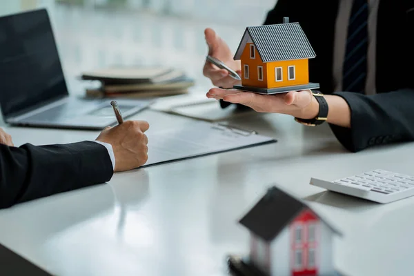 Real Estate Agent Bank Officer Explains Interest Loan Customers Home — Foto de Stock