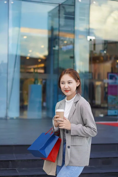 Happy Woman Shopping Bags Enjoying Herself Shopping Festival Smiling Happily — 图库照片