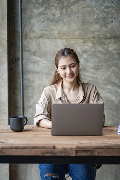 Smiling Happy Asian Woman Relaxing Using Technology Laptop Computer While — Stockfoto