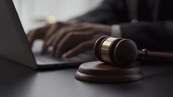 Close Lawyer Working Laptop Computer Office Online Legal Counsel Concept — Vídeos de Stock