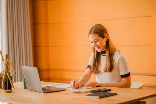 Beautiful Ambitious Asian Female Employee Working Home Girl Using Laptop — Stockfoto