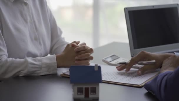 Sales Representative Shakes Hands New Homeowner Customer Sale Contract Complete — Αρχείο Βίντεο
