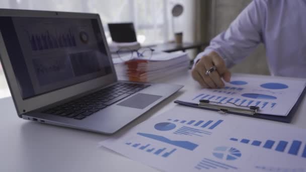 Businessmen Men Women Look Financial Analysis Charts Work Office Documents — стоковое видео