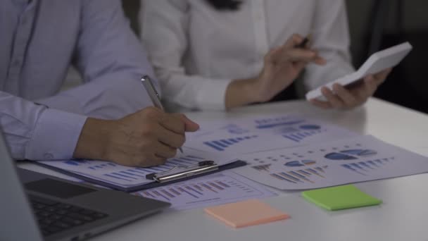 Businessmen Men Women Look Financial Analysis Charts Work Office Documents — Stok video