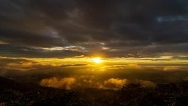 Cloudy Timelapse Video Morning Sunrise Views Overlooking Building — Stockvideo