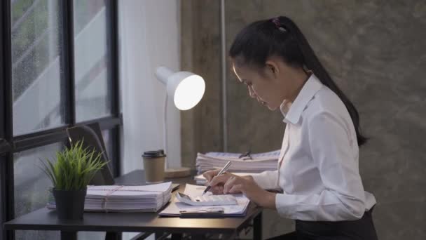 Asian Woman Accounting Clerk Working Paperwork Office Work Busy Doing — Vídeos de Stock