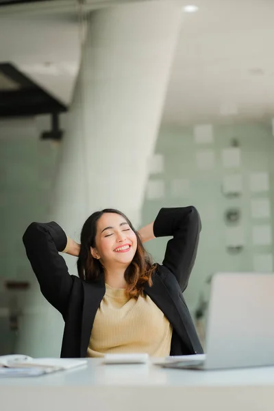 Asian Female Accountant Relaxing Chair Relax Work — Fotografia de Stock