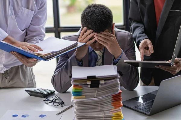 Businessman Stressed Work Piles Unresolved Documents Desk Office — Fotografia de Stock