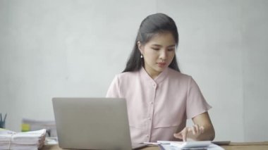 Online business Asian female accountant working from home on laptop in meeting