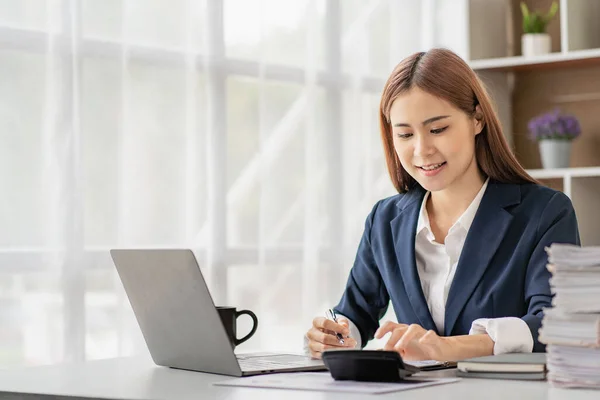 Charming Asian Businesswoman Finance Worker Using Laptop Computer Working Financial — Fotografia de Stock