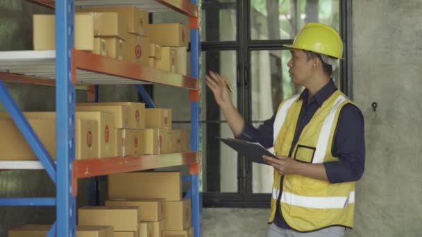 Young Manager Checking Stock Clipboard Warehouse Side View Young Asian — Stock Video