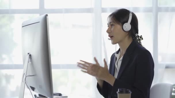 Asian Female Call Center Headset Works Desktop Computer While Supporting — Vídeo de Stock