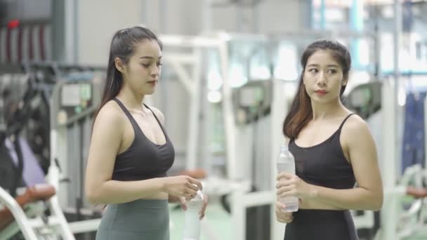 Fitness Koncepció Ázsiai Lány Beszél Egy Női Edző Aki Azt — Stock videók