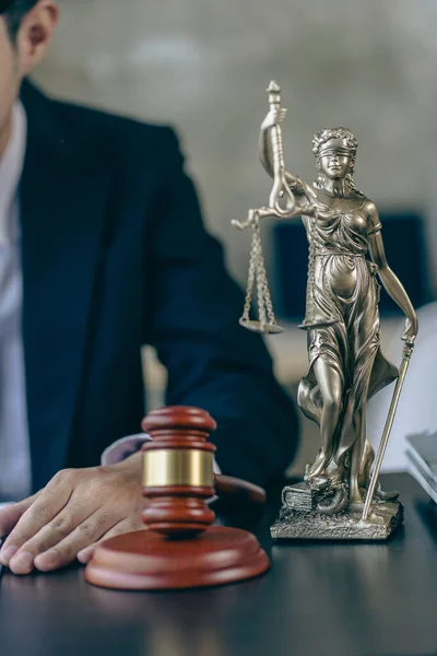 Lawyer Working Contract Documents Golden Goddess Scales Hammer Table Providing — Stock Photo, Image