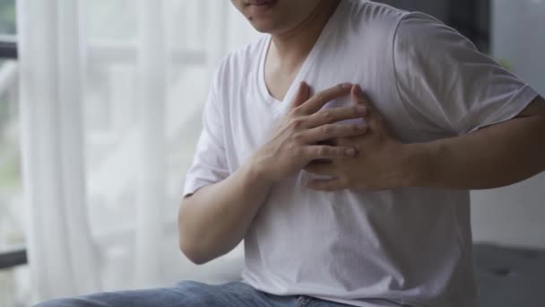 胸の痛みを持つ男で心臓発作の概念ショットで4K解像度 — ストック動画