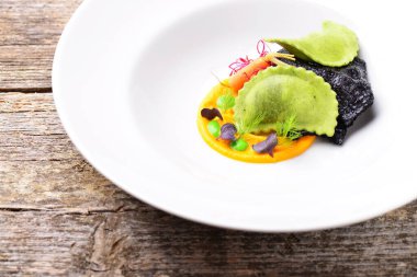 Güzel yemek, balkabağı soslu ravioli.