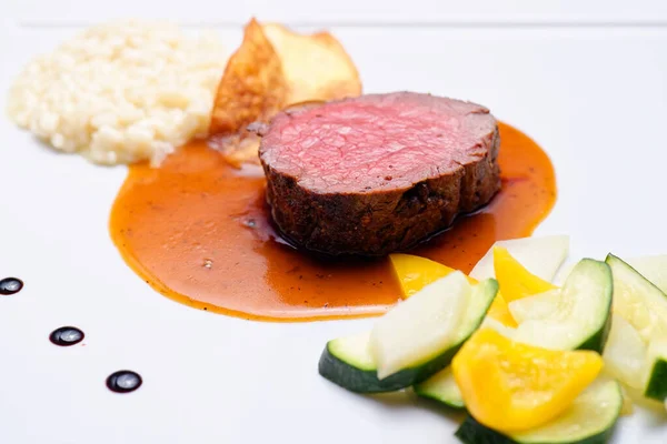 Refeições Finas Bife Carne Veado Com Legumes — Fotografia de Stock