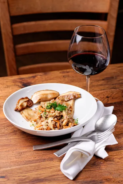 Risoto Cevada Com Cogumelos Porcini — Fotografia de Stock