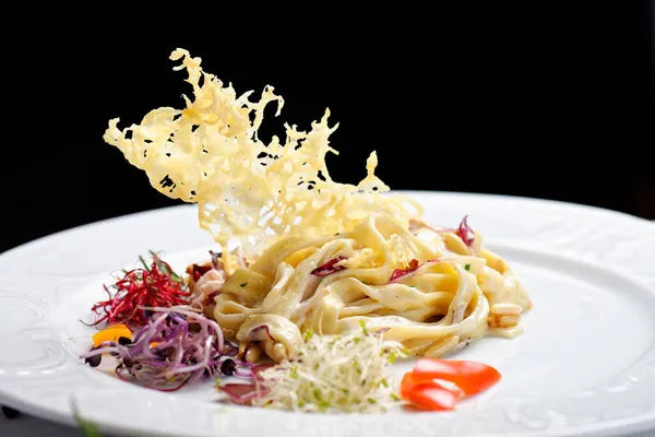 Olasz Tészta Cikóriával Dióval Vegetáriánus Ételek — Stock Fotó