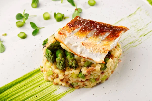 Fine Dining Fish Fillet Breaded Herbs Spice Asparagus Risotto — Stok fotoğraf