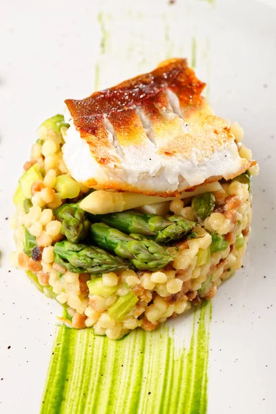 Fine Dining Fish Fillet Breaded Herbs Spice Asparagus Risotto — Zdjęcie stockowe