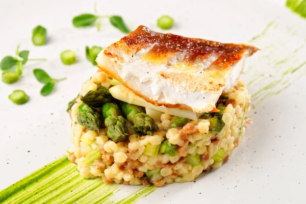 Fine Dining Fish Fillet Breaded Herbs Spice Asparagus Risotto — стоковое фото