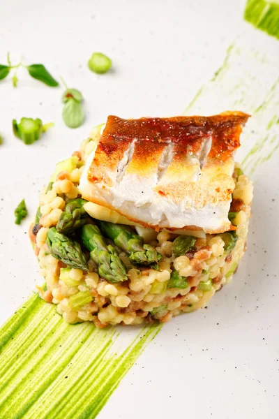 Fine Dining Fish Fillet Breaded Herbs Spice Asparagus Risotto — Stock Photo, Image