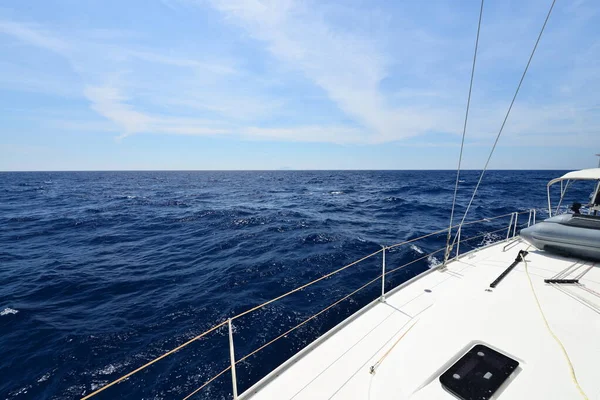 Deniz Yarışında Lüks Bir Yat Yelkenli Yarışı Yat Gezisi — Stok fotoğraf