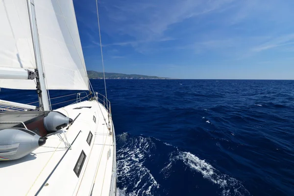 Luksusjahti Merikilpailussa Purjehdus Regatta Purjehdus — kuvapankkivalokuva