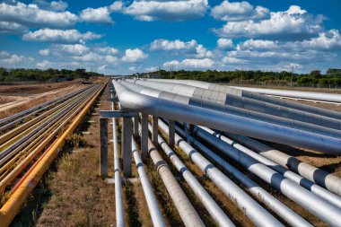 Sines, Portuga limanındaki rafineri hatları.