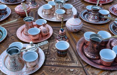 Geleneksel Arap çay fincanı takımı