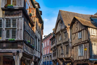 Dinan, Brittany, Franc 'taki ortaçağ ahşap evleri