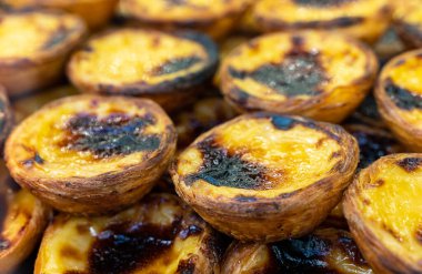 Lizbon 'daki ticaret meydanı, dekorasyon ve Noel ağacı 202 ile aydınlatılmış.