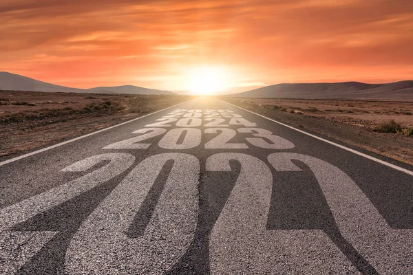 Paisagem Deserto Com Anos 2022 2023 2024 2025 2025 Escrita — Fotografia de Stock