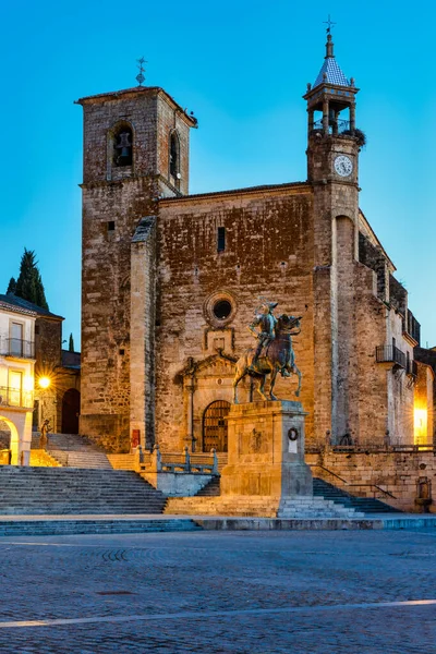 Plaza Principal Ciudad Trujillo España Con Estatua Ecuestre Francisco Pizarro — Foto de Stock