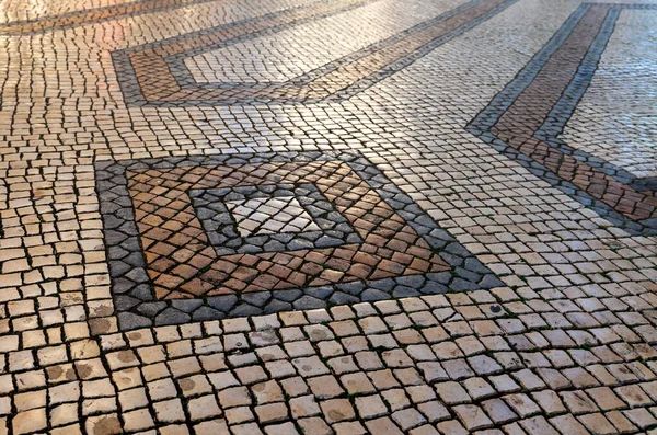 Geometrisches Detail Aus Kalkstein Und Basalt Auf Portugiesischem Bürgersteig — Stockfoto