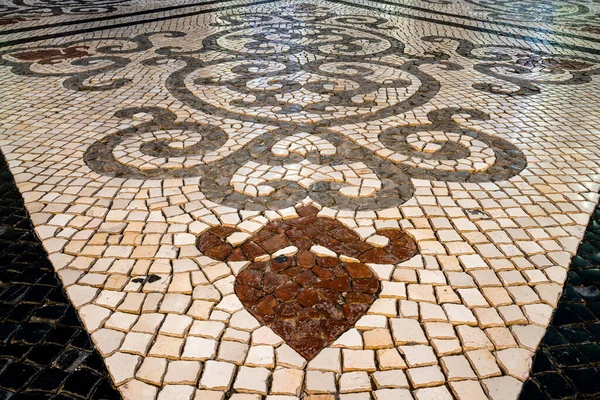 Geometrisches Detail Aus Kalkstein Und Basalt Auf Portugiesischen Bürgersteigen Herzschlag — Stockfoto