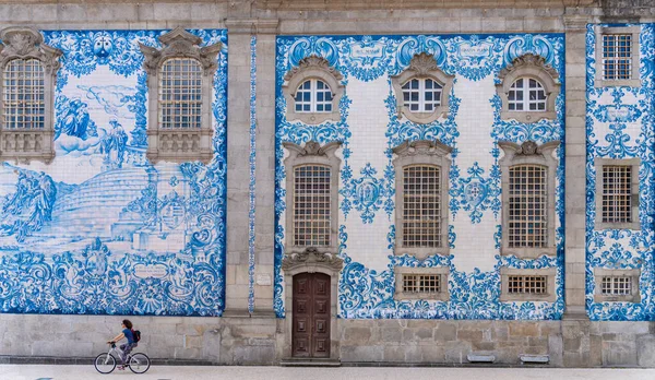 Stěna Kostela Carmo Zdobená Ručně Malovanými Dlaždicemi Století Portugalském Portu — Stock fotografie