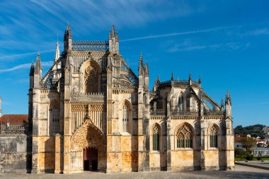 Portekiz 'deki Batalha manastırının ana cephesi.