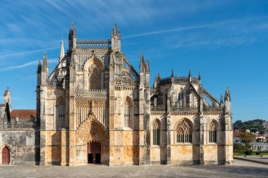 Portekiz 'deki Batalha manastırının ana cephesi.