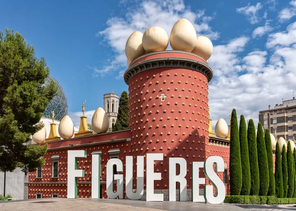 Figueres, Katalonya, İspanya 'daki Salvador Dali Müzesi cephesi