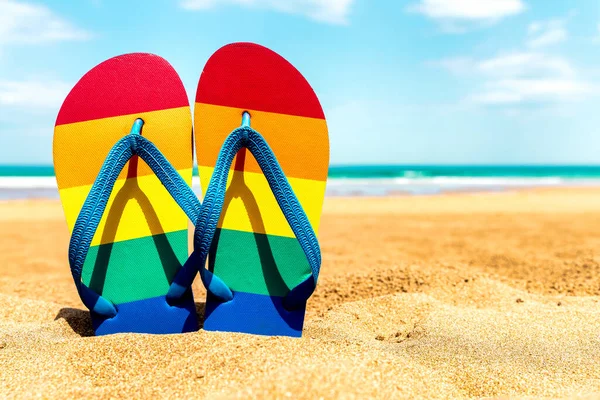 Pantoufles Colorées Sur Plage Jour Été Drapeau Gay Pride Flip — Photo