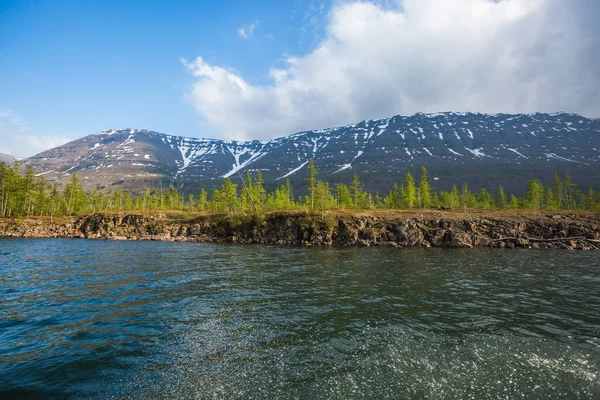 プトラナ高原 タイマーにラマ湖 ロシア クラスノヤルスク地方 — ストック写真