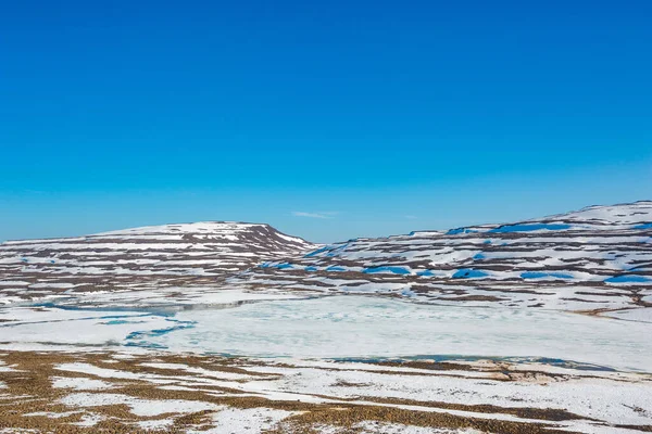 Lago Bajo Nieve Hielo Meseta Putorana Taimyr Rusia Región Krasnoyarsk — Foto de Stock