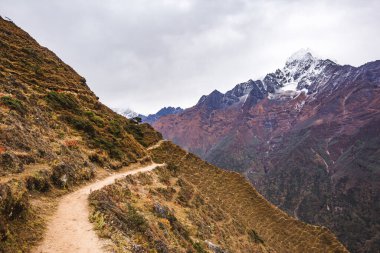 Everest ana kampına giden yol. Nepal 'de. Himalaya Dağları