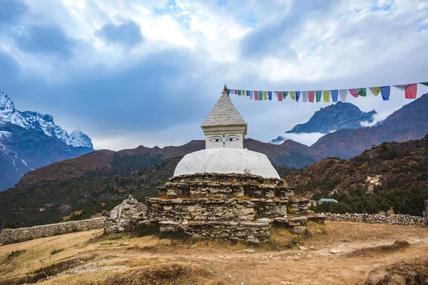 Буддийская Ступа Возле Деревни Кумджунг Гималайских Горах Непал — стоковое фото