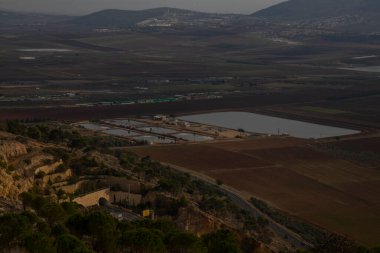 Precipice Dağı tarihi ve dini bir öneme sahiptir ve daha sonra Nasıra halkı için bir kültür ve eğlence merkezi haline gelmiştir.